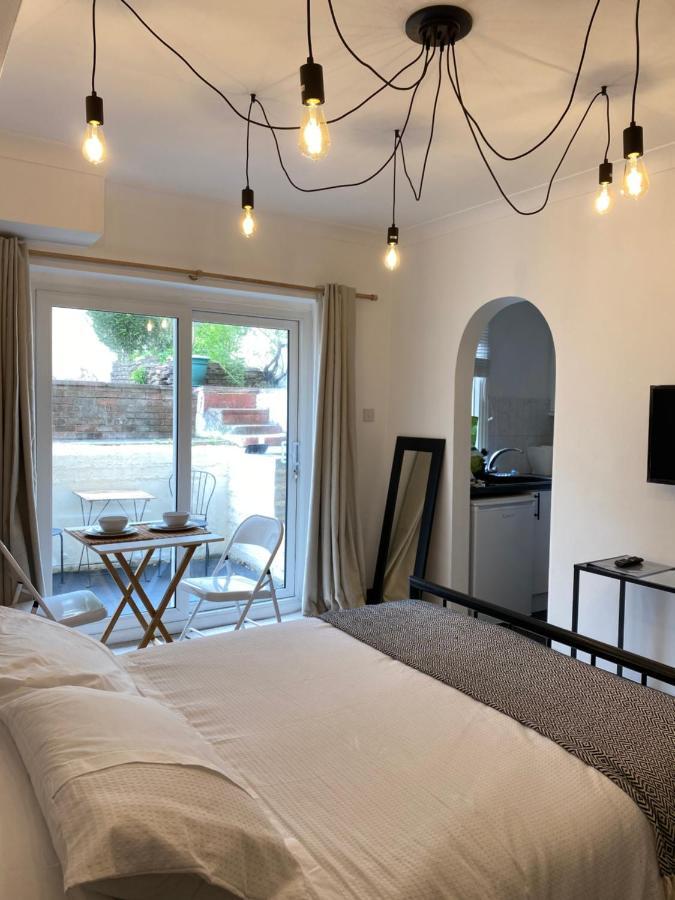 Stylish Central Basement Studio, With Outdoor Space 브라이턴 외부 사진