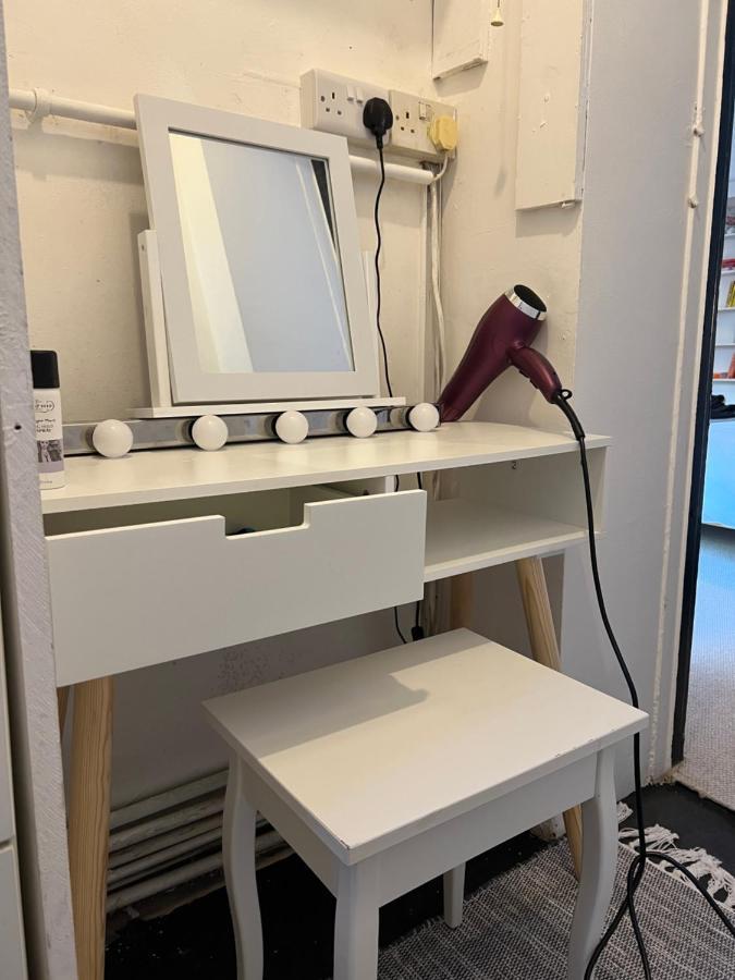 Stylish Central Basement Studio, With Outdoor Space 브라이턴 외부 사진